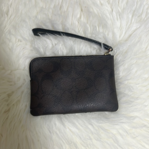 ✨ MAKE OFFER ✨ COACH CORNER ZIPPER WRISTLET - Picture 4 of 8